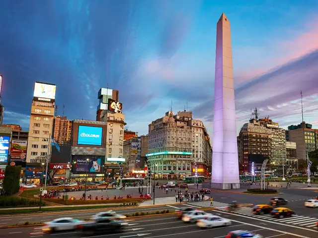 Obelisco de Buenos Aires ao entardecer