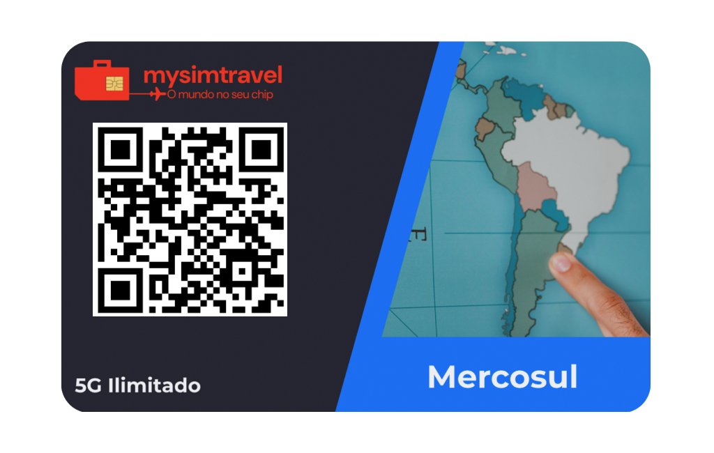 Cartão da MySimTravel com QR Code para ativação de eSIM internacional para o Mercosul. O cartão apresenta o logo da mysimtravel com o slogan 'O mundo no seu chip', a inscrição '5G Ilimitado', e uma imagem de um mapa da América do Sul com destaque para os países do Mercosul.